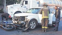 Conductora de troca manda a volar a tres bikers, en la Industrial Vallejo