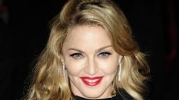 Madonna se “toquetea” en entrevista | VIDEO