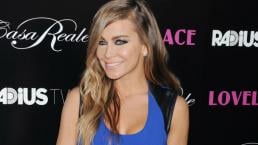 Carmen Electra causa furor con sus candentes curvas