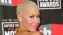 Amber Rose infarta con topless y lencería