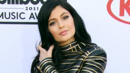 Kylie Jenner se moja y enseña que tiene senos enormes | FOTO