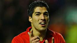 Tremenda patada a Luis Suárez 