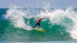 ¡Terror! Tiburón ataca a surfista | VIDEO