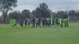 Serpiente causa revuelo en entrenamiento de León