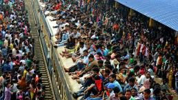 Estación de tren Eid Al-Adha en Bangladesh 